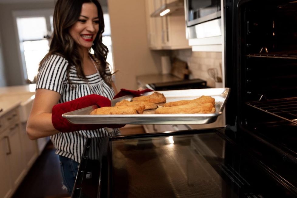 Meet Liz Gonzalez-Lara | Beauty on Location Studio founder/ Dos Amigas ...